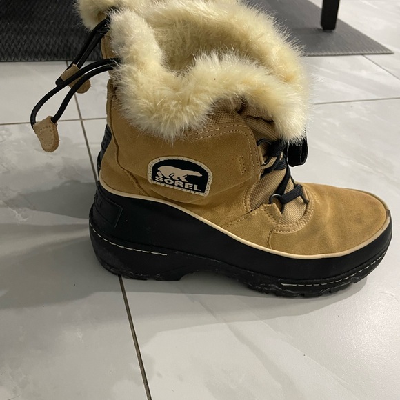 Sorel boots - Picture 4 of 4